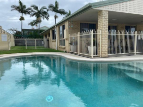 44 Rumbalara Avenue - Rainbow Beach - Swimming Pool, Pets Welcome, Fully Fenced, Air Conditioning, Beds made